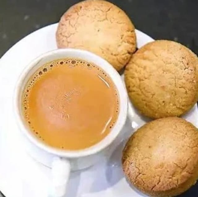 Chai Biscuit Combo (1 Irani Chai & 3 Osmania Biscuits) Standard Sugar chai.